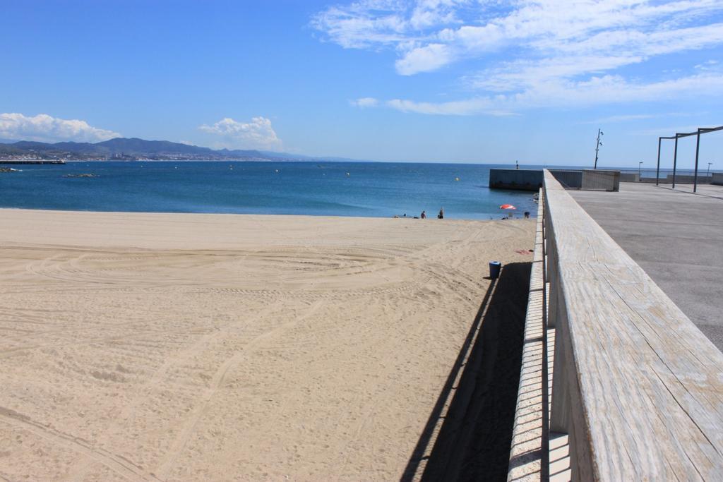 Port Forum Boat - Glamping Experience Hotel en barco Barcelona